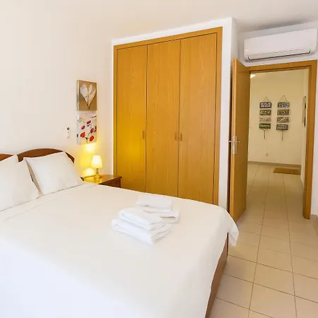Oceanos 12 Apartment, Portimao, Algarve Апартаменты *